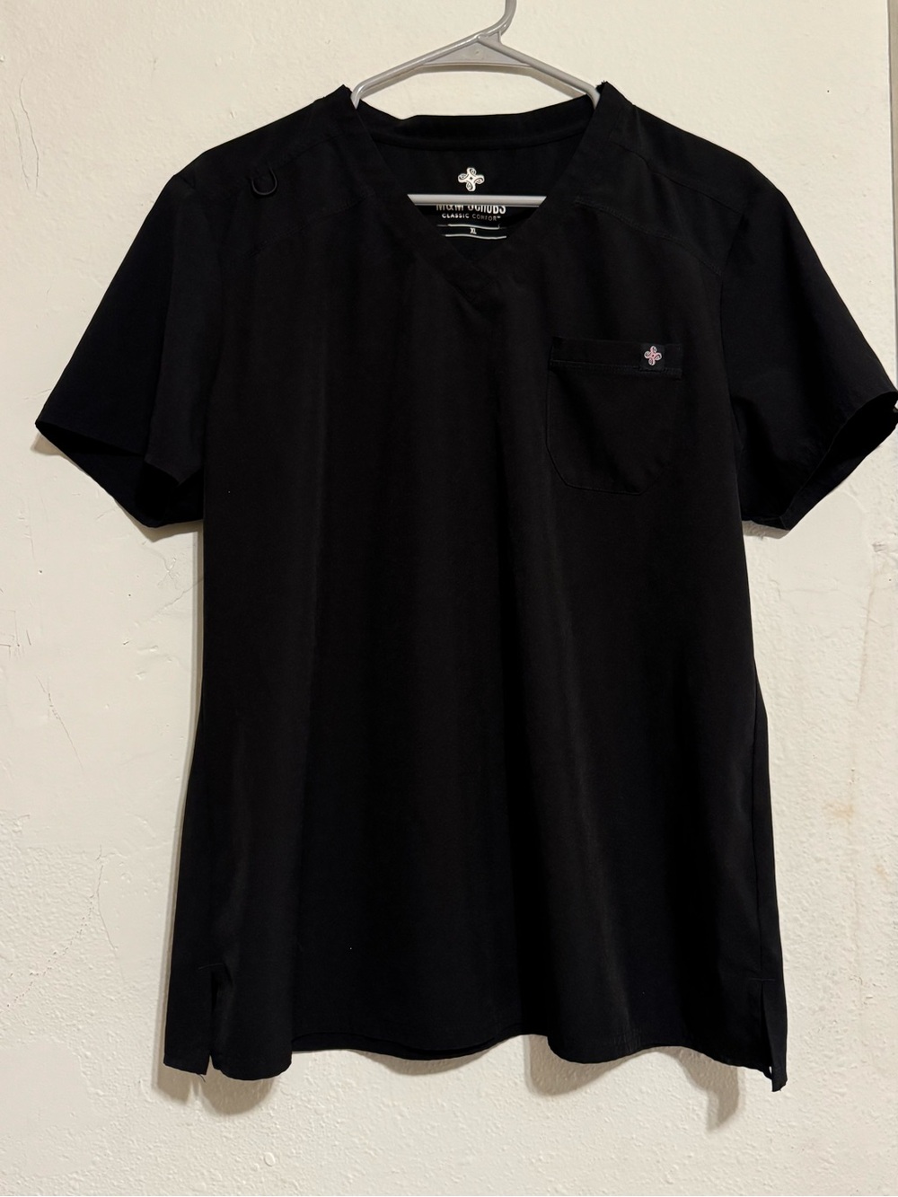 M and M Women’s V-Neck Scrub Top Size XL
